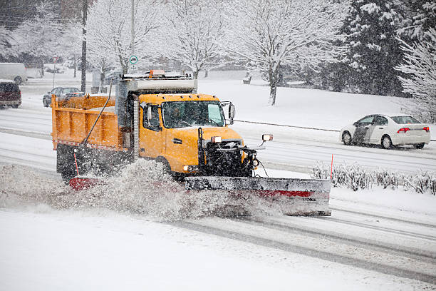 śnieg daj spokój - plowed road zdjęcia i obrazy z banku zdjęć