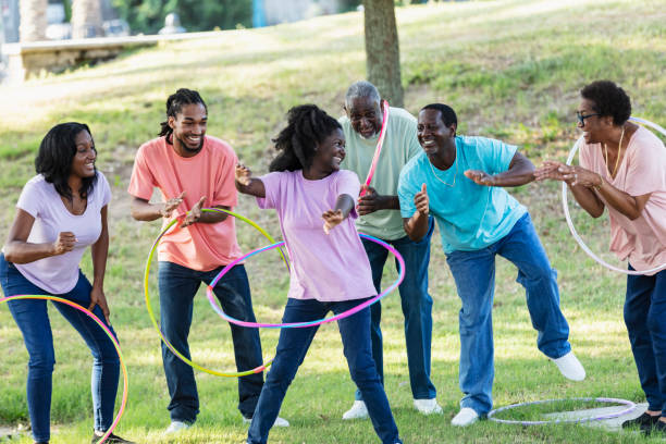 afroamerikanische familie mit mehreren generationen hat spaß beim reifen - grandmother senior adult child multi generation family stock-fotos und bilder