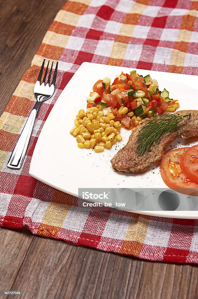 Fleisch und Gemüse - Lizenzfrei Essgeschirr Stock-Foto