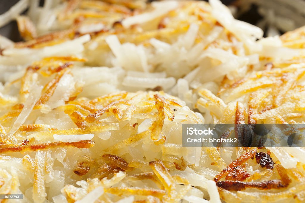 Casero fresco Hash Browns - Foto de stock de Marrón libre de derechos