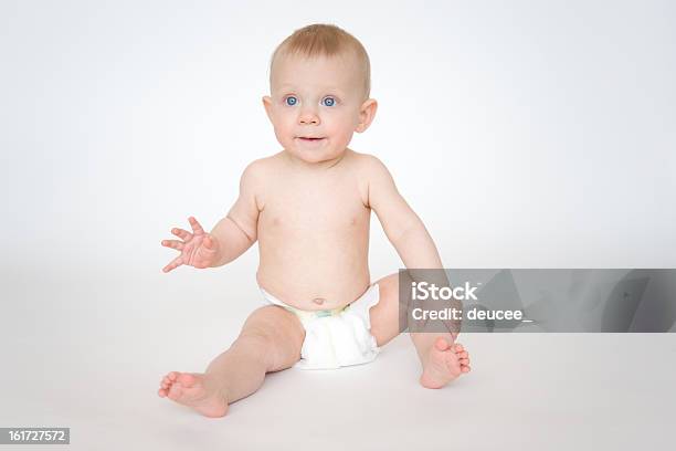 Cute Bebê Em Branco - Fotografias de stock e mais imagens de 6-11 meses - 6-11 meses, Bebé, Branco