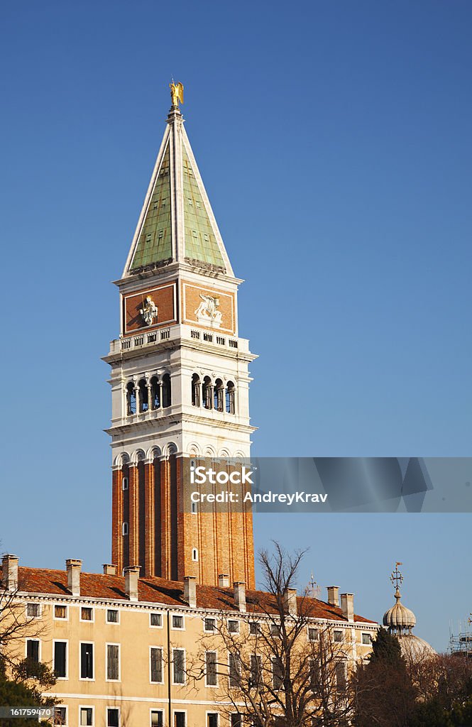 Башня колокола на площадь Сан-Марко в Венеции - Стоковые фото Башня роялти-фри