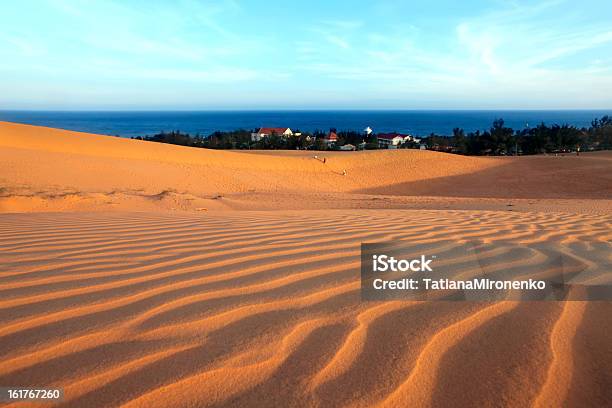 赤い砂丘海と空れています - オレンジ色のストックフォトや画像を多数ご用意 - オレンジ色, カラー画像, サハラ砂漠