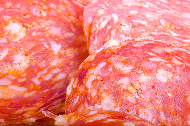 saboroso fatias de génova salame close-up - cold cuts thin portion salami - fotografias e filmes do acervo