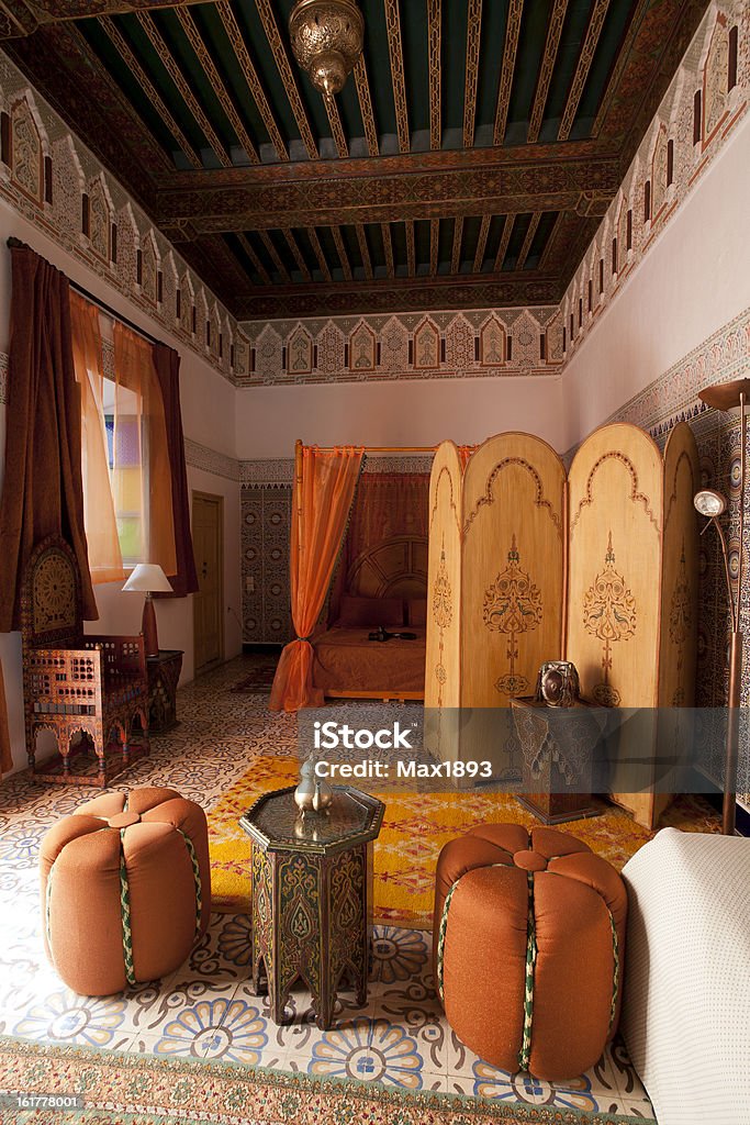 Magnifique chambre arabe authentique à Marrakech, Maroc - Photo de Riyad libre de droits