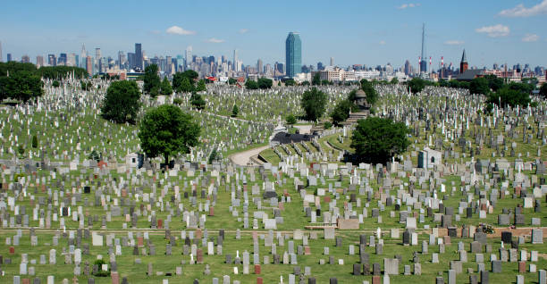 istock New York City and Cemetery 1617819505