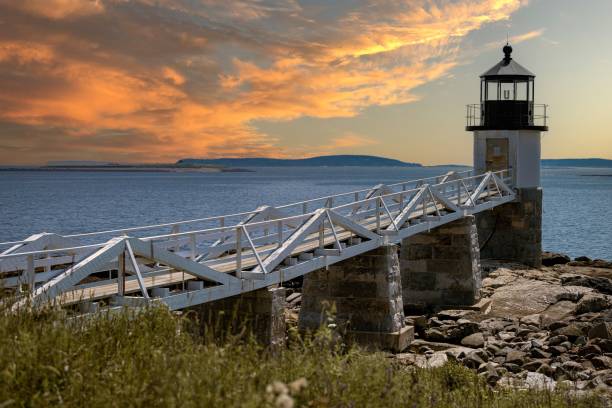 マーシャルポイント灯台 - maine marshall point lighthouse new england sea ストックフォトと画像