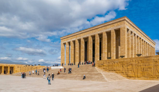 Mauzoleum Atatürka w Anıtkabir: pomnik przywództwa i dziedzictwa – zdjęcie