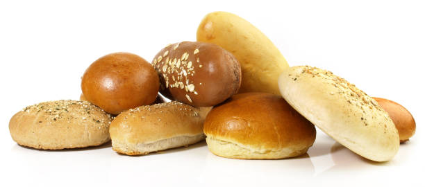 白い背景にさまざまなハンバーガーとホットドッグのパン – パノラマ – 分離型 - hamburger bun bread isolated ストックフォトと画像