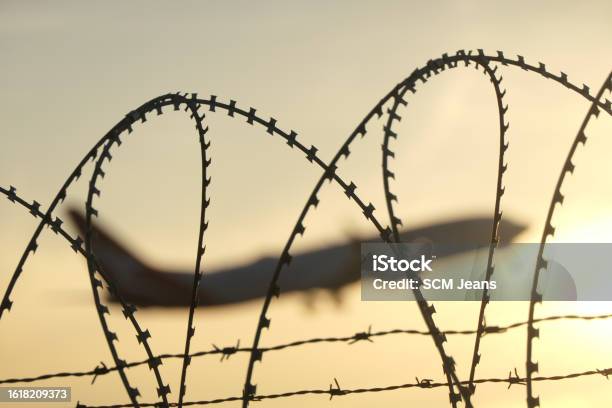 Qantas B737 Barbed Wire Stock Photo - Download Image Now - Aerospace Industry, Airplane, Airport