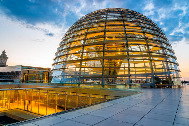 reichstag dome, berlín - berlin germany fotografías e imágenes de stock