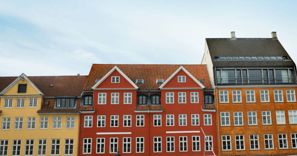 nyhavn multicolored asamblea fachada en copenhague-hans christian andersen - hans christian andersen danish culture denmark copenhagen fotografías e imágenes de stock