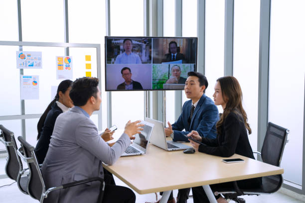 istock Employee are meeting and planning. 1618236972