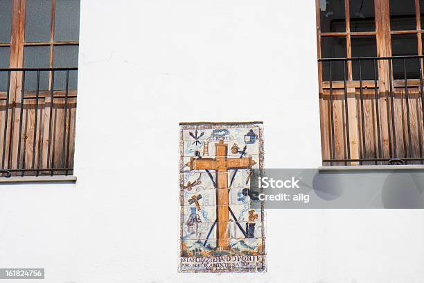 Louça De Barro Cross Uma Fachada - Fotografias de stock e mais imagens de Aldeia - Aldeia, Andaluzia, Ao Ar Livre