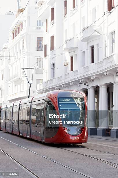 Photo libre de droit de Tramway Rouge Moderne banque d'images et plus d'images libres de droit de Tramway - Tramway, Casablanca, Maroc