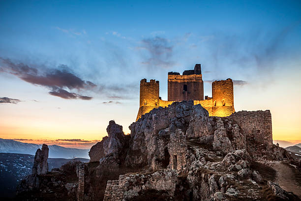 Rocca Calascio de Abruzzo, L'Aquila provincia de Italia - foto de stock