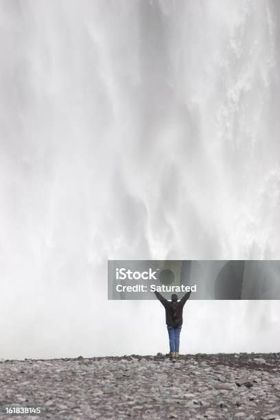 Прекрасная Водопад — стоковые фотографии и другие картинки Водопад - Водопад, Впереди, Люди