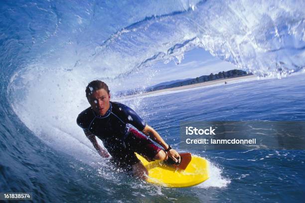 Cómo Barrelled Foto de stock y más banco de imágenes de Cámara ponible - Cámara ponible, Surf, Adulto