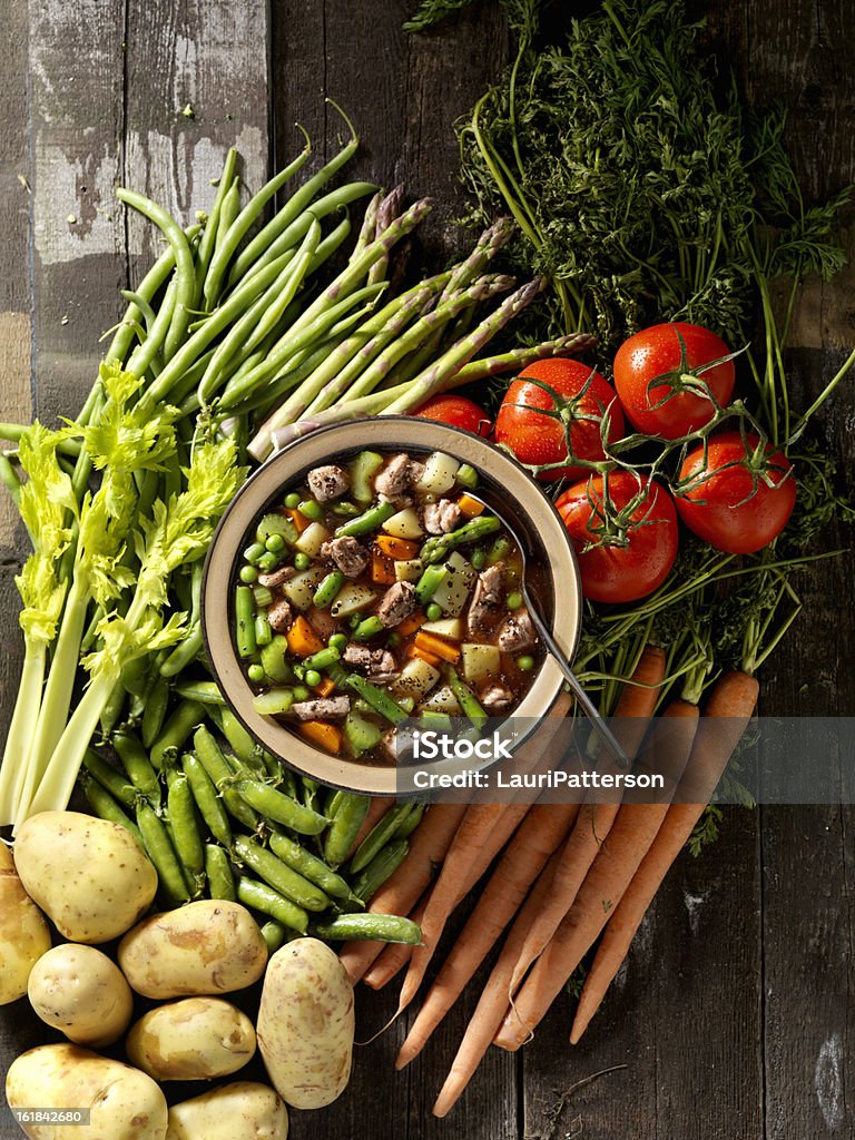 Sopa de legumes com ingredientes de carne - Foto de stock de Legume royalty-free