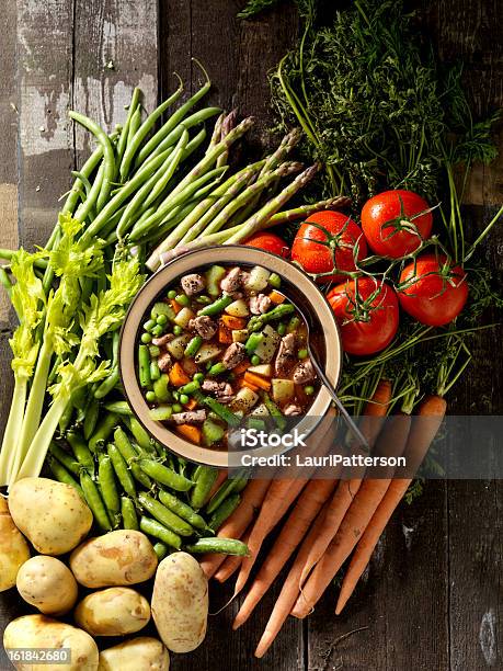 Foto de Sopa De Legumes Com Ingredientes De Carne e mais fotos de stock de Legume - Legume, Sopa, Ensopado