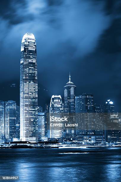 Photo libre de droit de Hong Kong Dans La Nuit banque d'images et plus d'images libres de droit de Affaires - Affaires, Affaires d'entreprise, Architecture