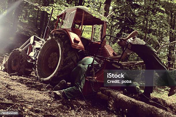 Lumbejacks 인부 In 로깅 산업 숲에 대한 스톡 사진 및 기타 이미지 - 숲, 육체 노동자, 기계류