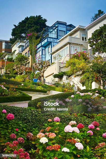 Lombard Street Von Unten Stockfoto und mehr Bilder von Anhöhe - Anhöhe, Architektur, Biegung