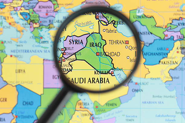 карта ирака - focus globe magnifying glass glass стоковые фото и изображения