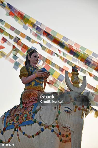 Antiga Estátuas - Fotografias de stock e mais imagens de Antigo - Antigo, Ao Ar Livre, Arcaico