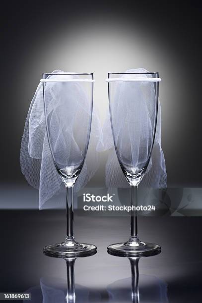 Bicchieri Di Champagne E Lesbiche - Fotografie stock e altre immagini di Due oggetti - Due oggetti, Spumante, Amore