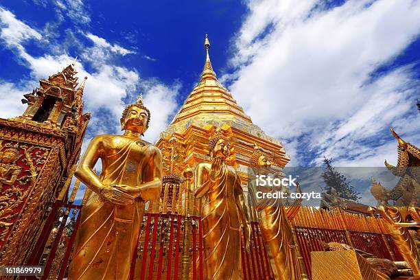 Wat Phra That Templo De Doi Suthep - Fotografias de stock e mais imagens de Wat Phrathat Doi Suthep - Wat Phrathat Doi Suthep, Azul, Buda
