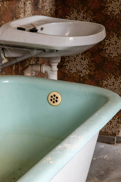 istock old dirty bathtub with sink 1618807089