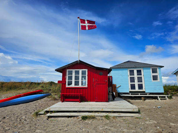 vacances d’été dans les dunes - denmark beach beach house house photos et images de collection