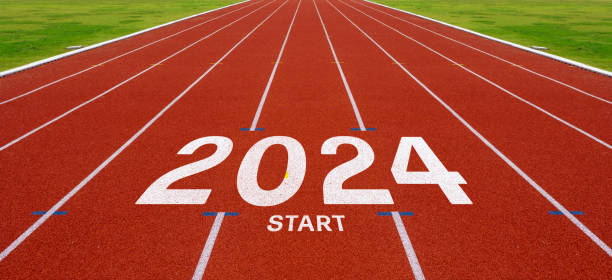 start at year 2024 on the running track. beginning for success in business in the new year. - new years party time imagens e fotografias de stock