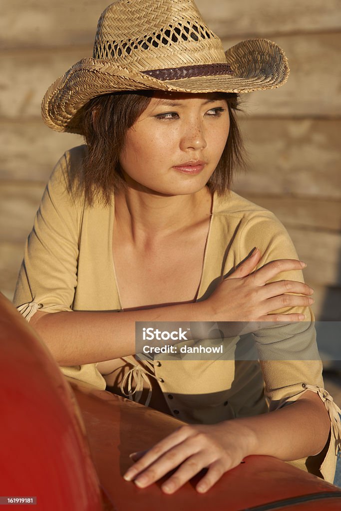 아시아계 여자 카우보이 레드 배달차 - 로열티 프리 20-29세 스톡 사진
