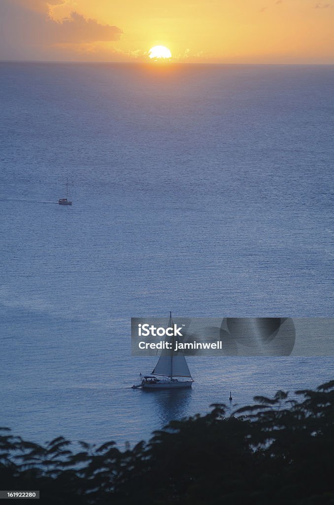 Barca a vela nel tramonto - Foto stock royalty-free di Bahamas