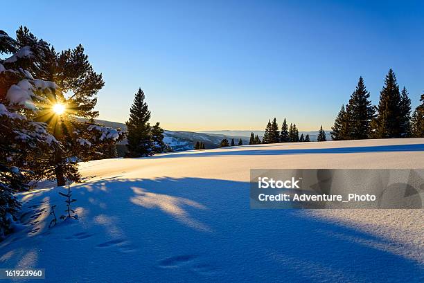 Atardecer Paisaje De Invierno Foto de stock y más banco de imágenes de Vail - Vail, Colorado, Invierno