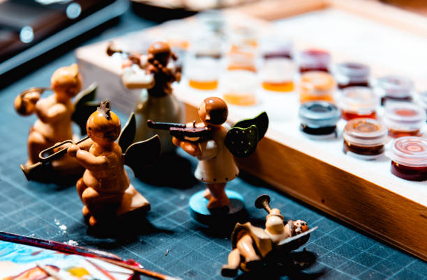 Restoration of small angel figures on a restorer's workbench