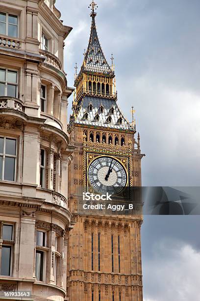 Big Ben In Un Giorno Nuvoloso - Fotografie stock e altre immagini di Architettura - Architettura, Big Ben, Campanile