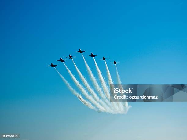 Fighter Płaszczyzn W Pokazy Lotnicze - zdjęcia stockowe i więcej obrazów Pokazy lotnicze - Pokazy lotnicze, Siły powietrzne, Wojsko