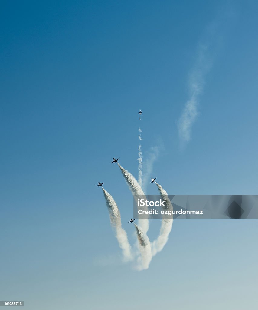 Jet avión contrail - Foto de stock de Avión de caza libre de derechos