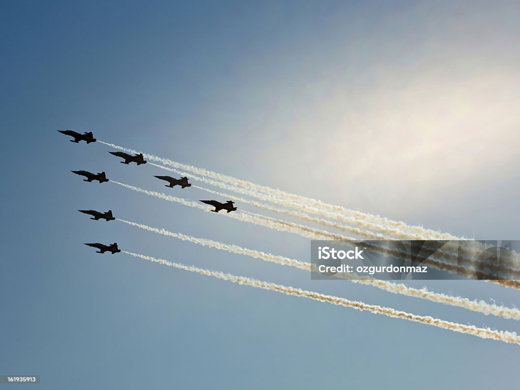 Aviones de combate en airshow - Foto de stock de Espectáculo aéreo libre de derechos