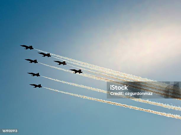 Aviones De Combate En Airshow Foto de stock y más banco de imágenes de Espectáculo aéreo - Espectáculo aéreo, Azul, Cielo