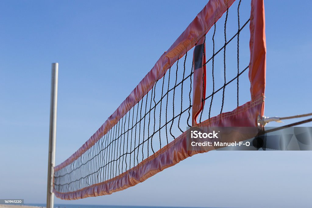 beach volley netto davanti a un bellissimo - Foto stock royalty-free di Ambientazione esterna
