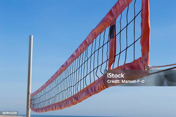 Beach Volley Netto Davanti A Un Bellissimo - Fotografie stock e altre immagini di Ambientazione esterna - Ambientazione esterna, Arancione, Attività