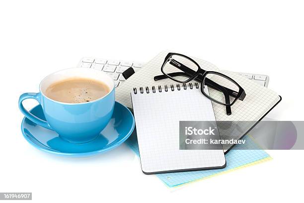 Blu Tazza Di Caffè Bicchieri E Forniture Per Ufficio - Fotografie stock e altre immagini di Sfondo bianco