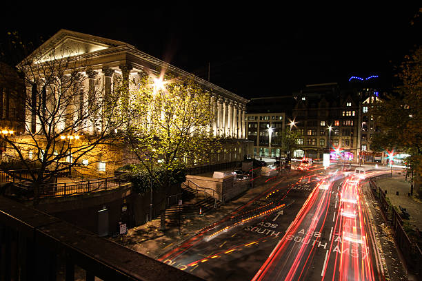 бирмингем ратуша на ночь - birmingham west midlands town hall uk стоковые фото и изображения