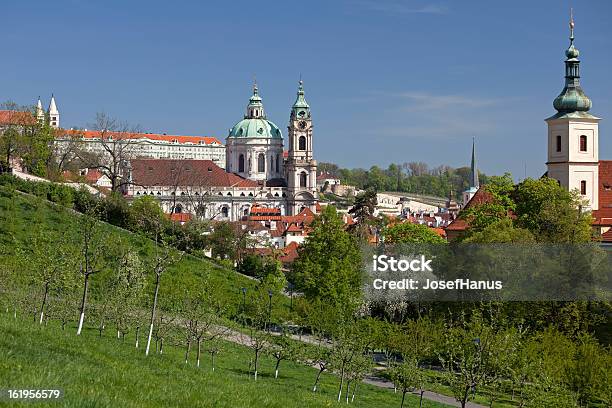 Pragast Nicholas Chathedral - Fotografie stock e altre immagini di Albero - Albero, Ambientazione esterna, Bocciolo