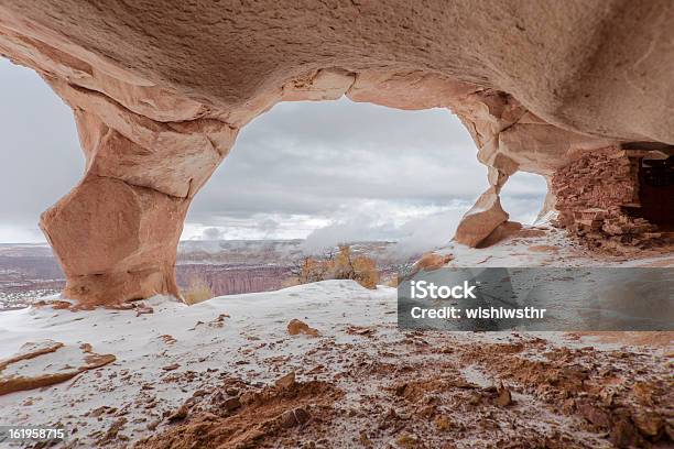 Puebloan Grainery - Fotografias de stock e mais imagens de Gruta - Gruta, Ruínas Anasazi, Índio pueblo