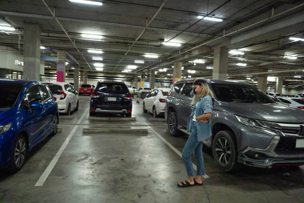 istock Asian woman found his car missing. Car theft concept. 1620195932